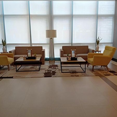 One Uptown Opposite Of Grandhyatt Hotel Manila Taguig City Екстер'єр фото