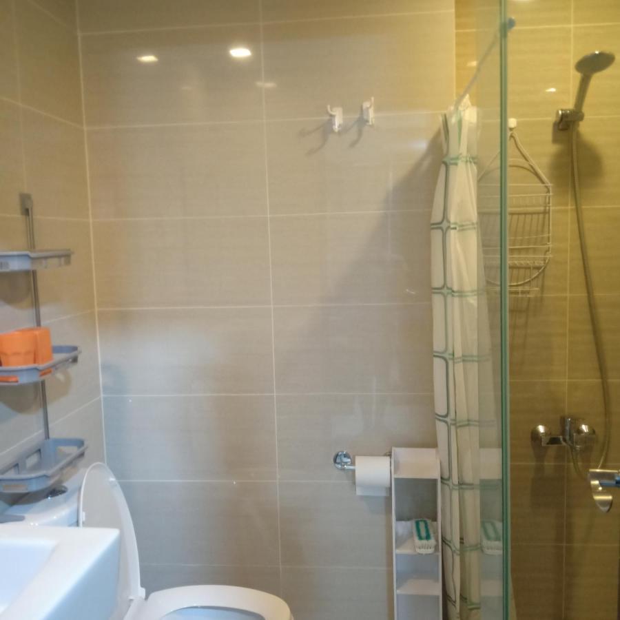 One Uptown Opposite Of Grandhyatt Hotel Manila Taguig City Екстер'єр фото