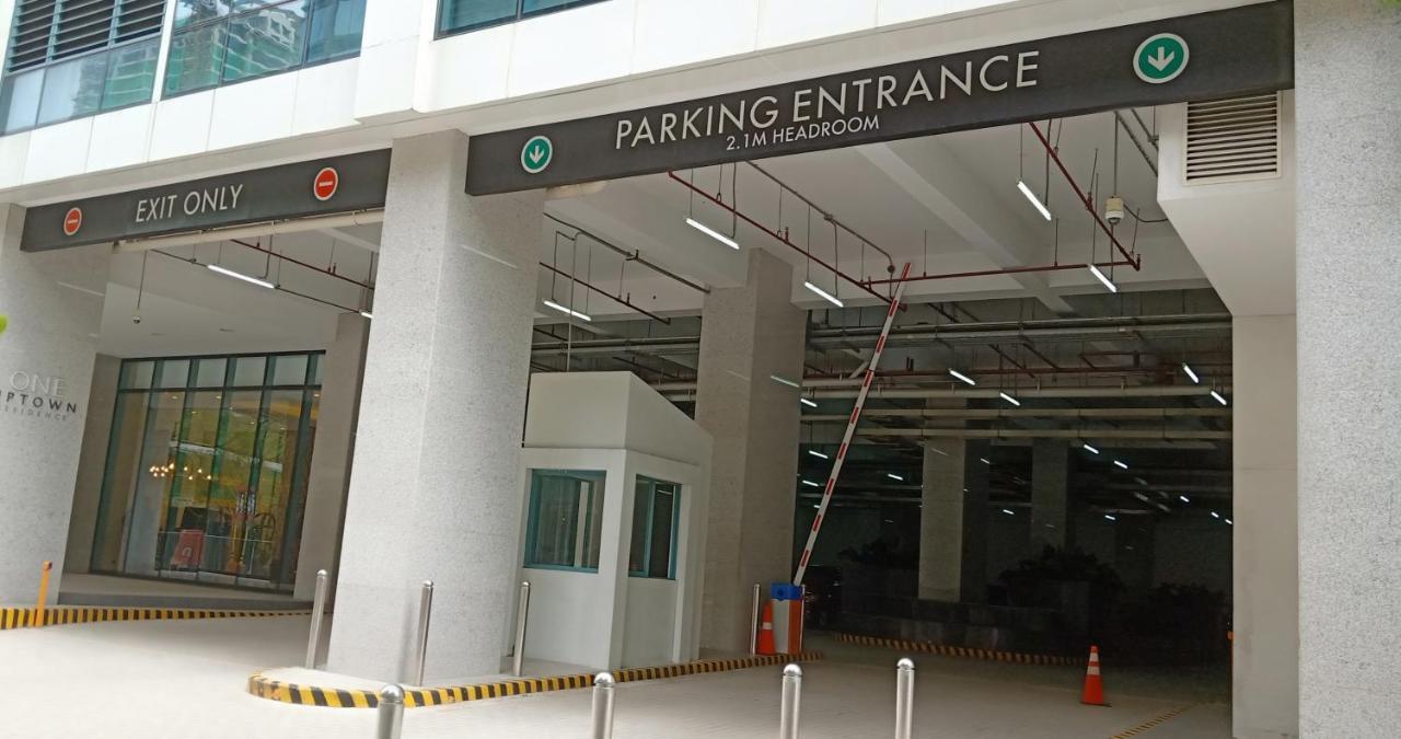 One Uptown Opposite Of Grandhyatt Hotel Manila Taguig City Екстер'єр фото